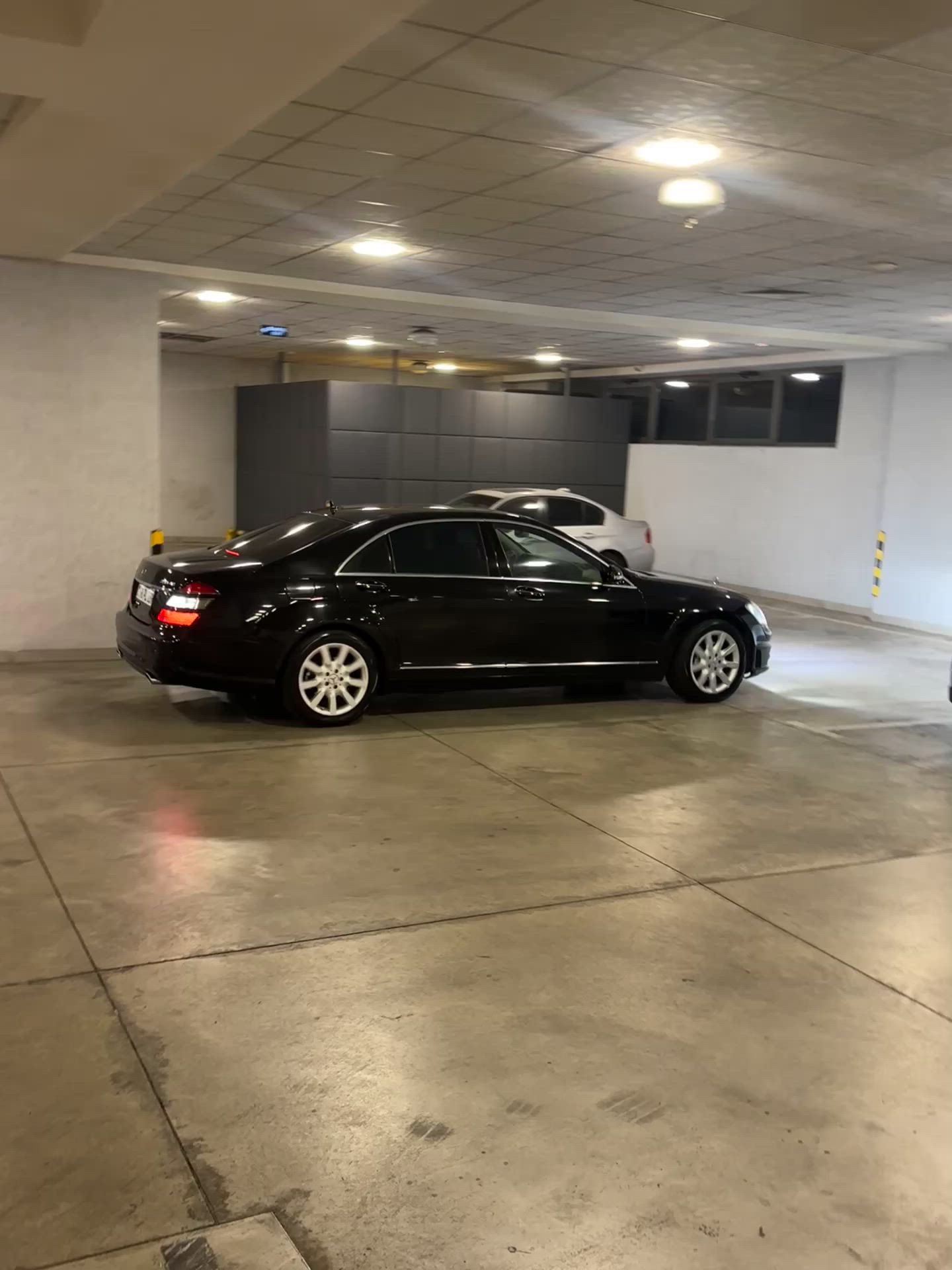 Mercedes-Benz w221 S-Class video 1