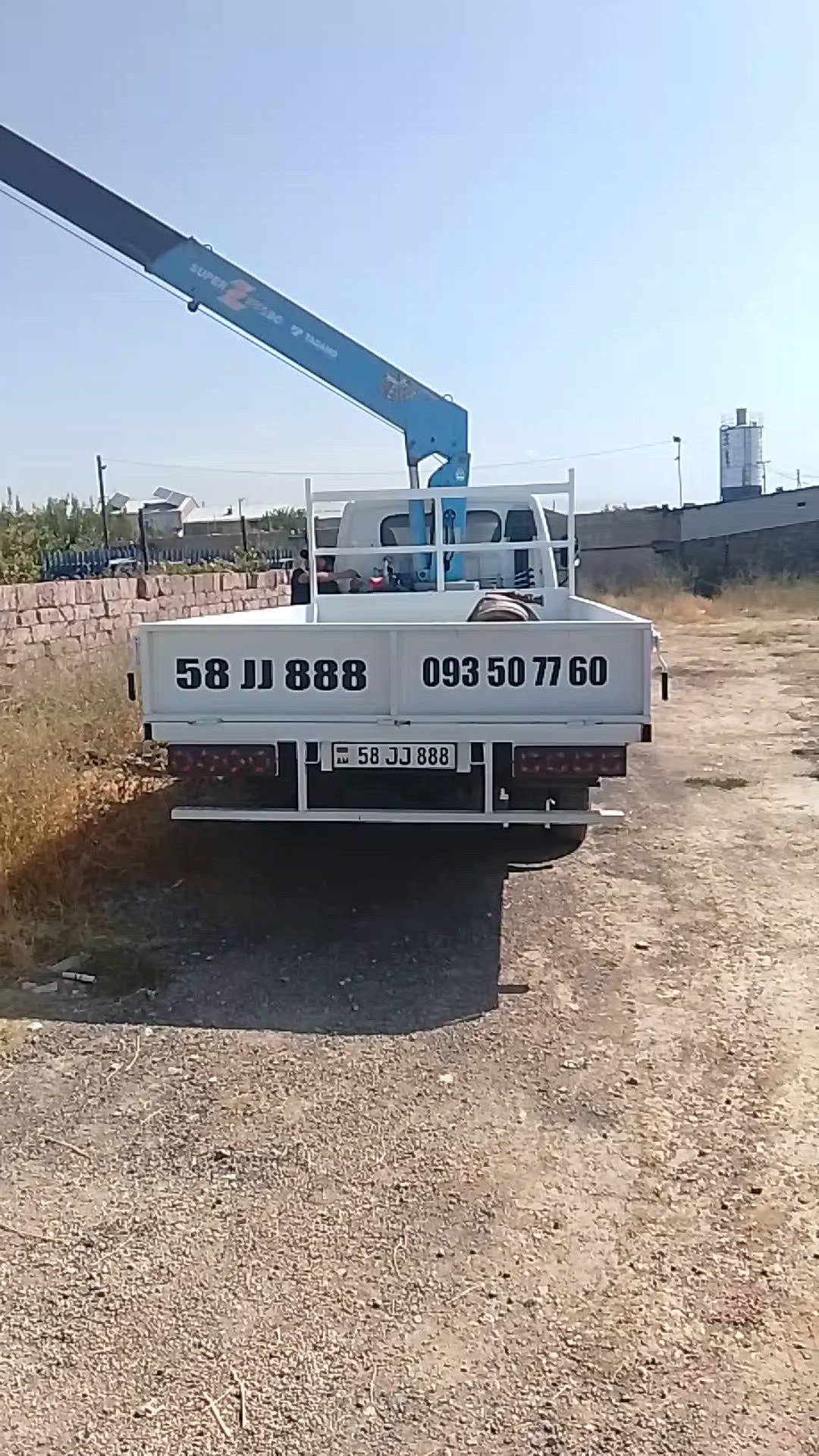 Բեռնափոխադրում Երևանում Ավտո կռան մանիպուլիատր էվակուատոր Ֆորդ գազել մեքենայով  video 1
