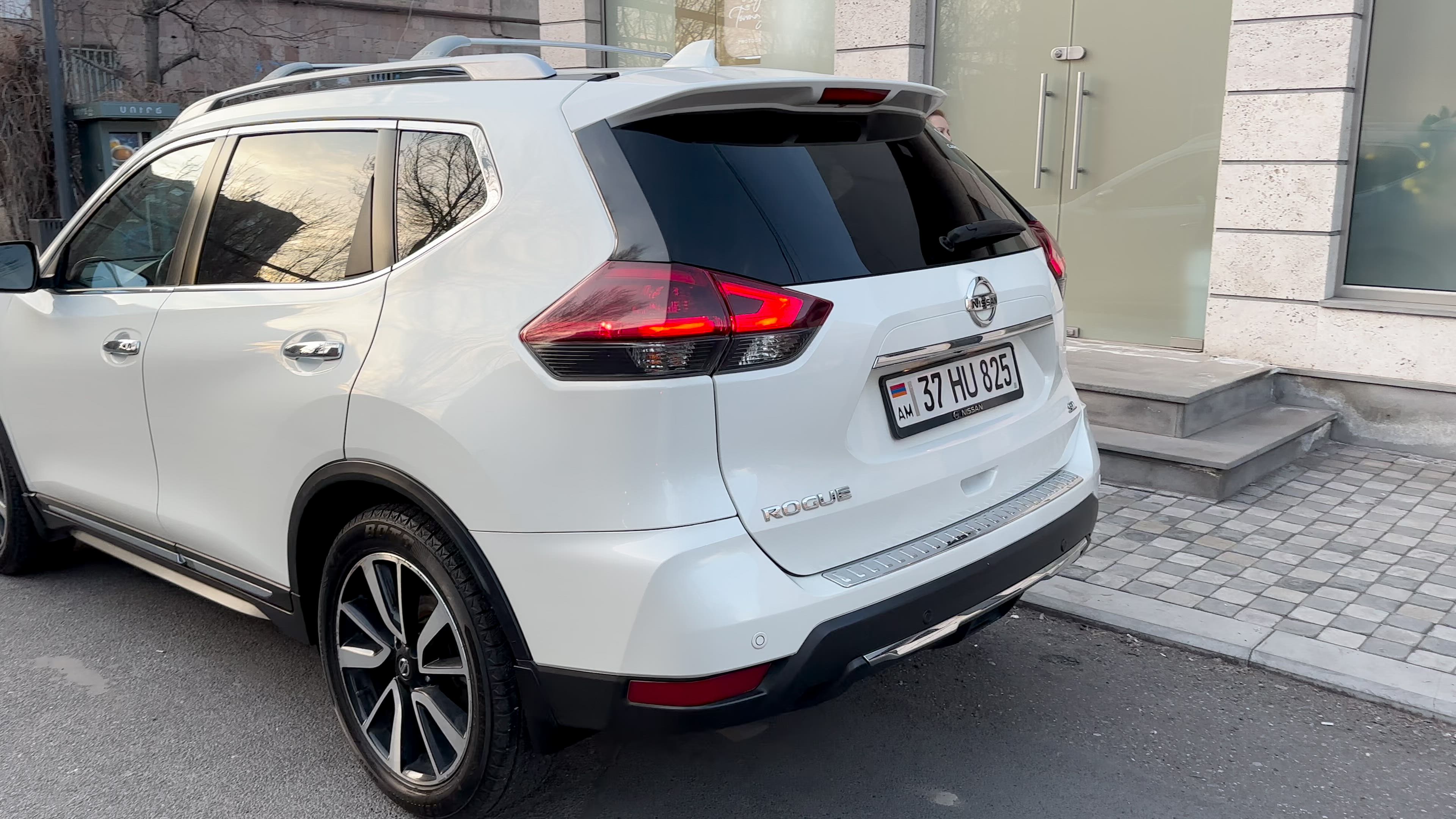 Nissan Rogue 2019 video 3