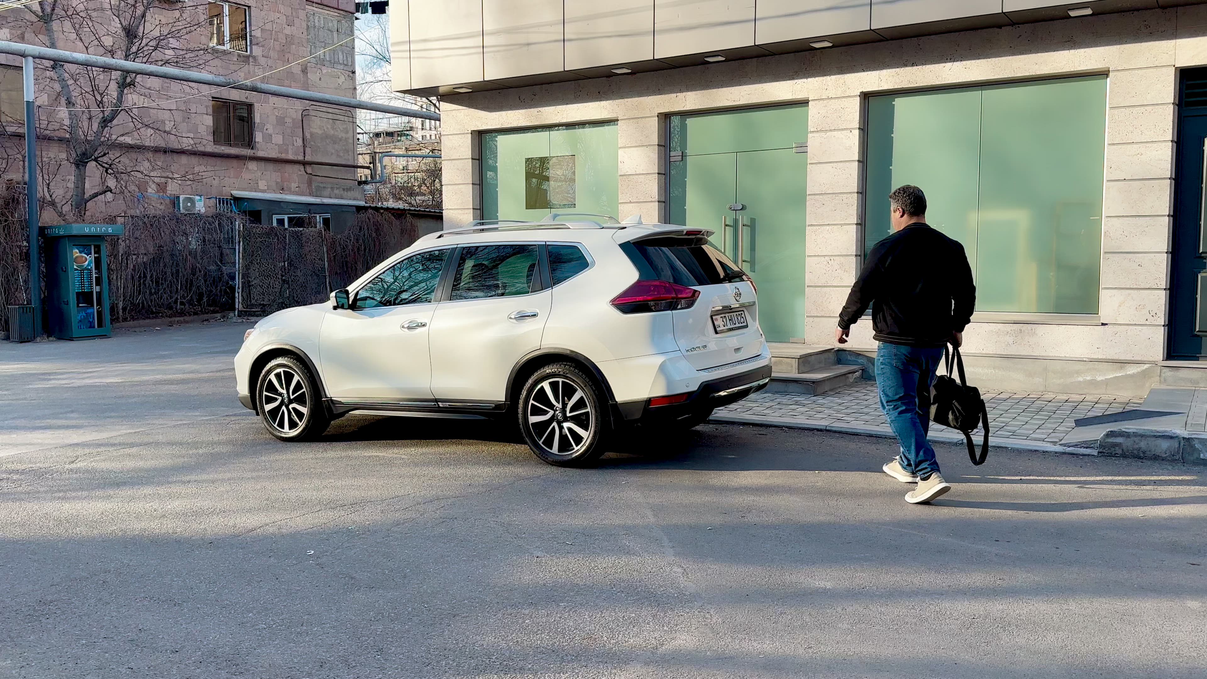 Nissan Rogue 2019 video 1